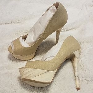 JustFab platform heels cream and gold size 5.5